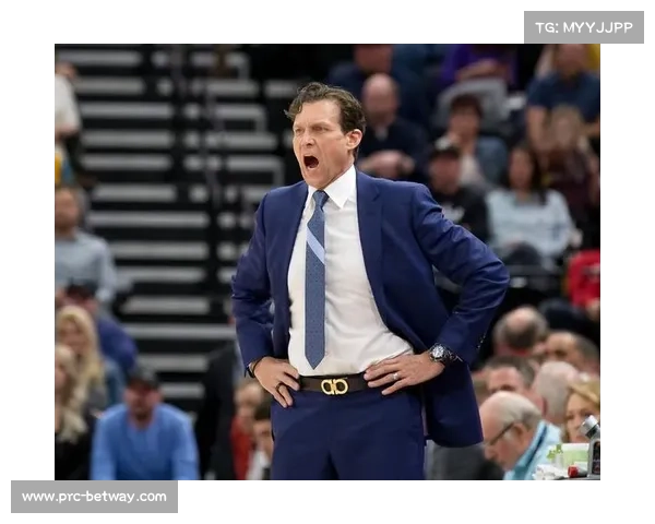 斯奈德团队进攻深度，八人得分上双展现无私配合体系