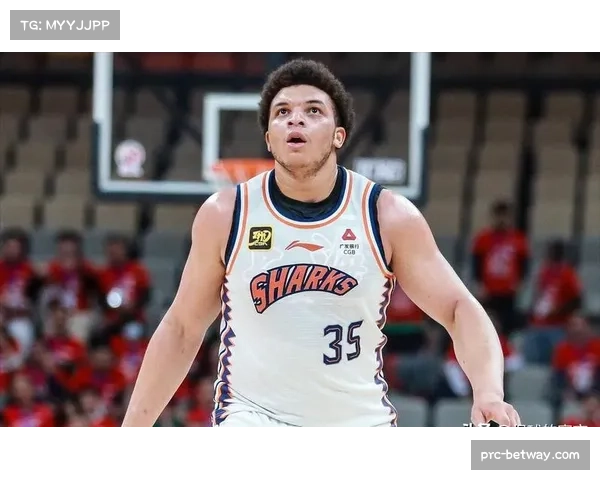 李添荣外线手感火热两场10三分 上海替补得分点稳定输出 李添荣外线手感火热两场10三分 上海替补得分点稳定输出